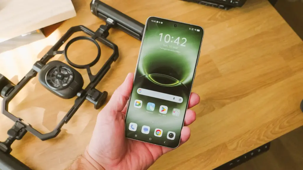 Обзор Vivo X300 Ultra - лучшая мобильная камера 2026 года pantalla vivo x300 ultra 1
